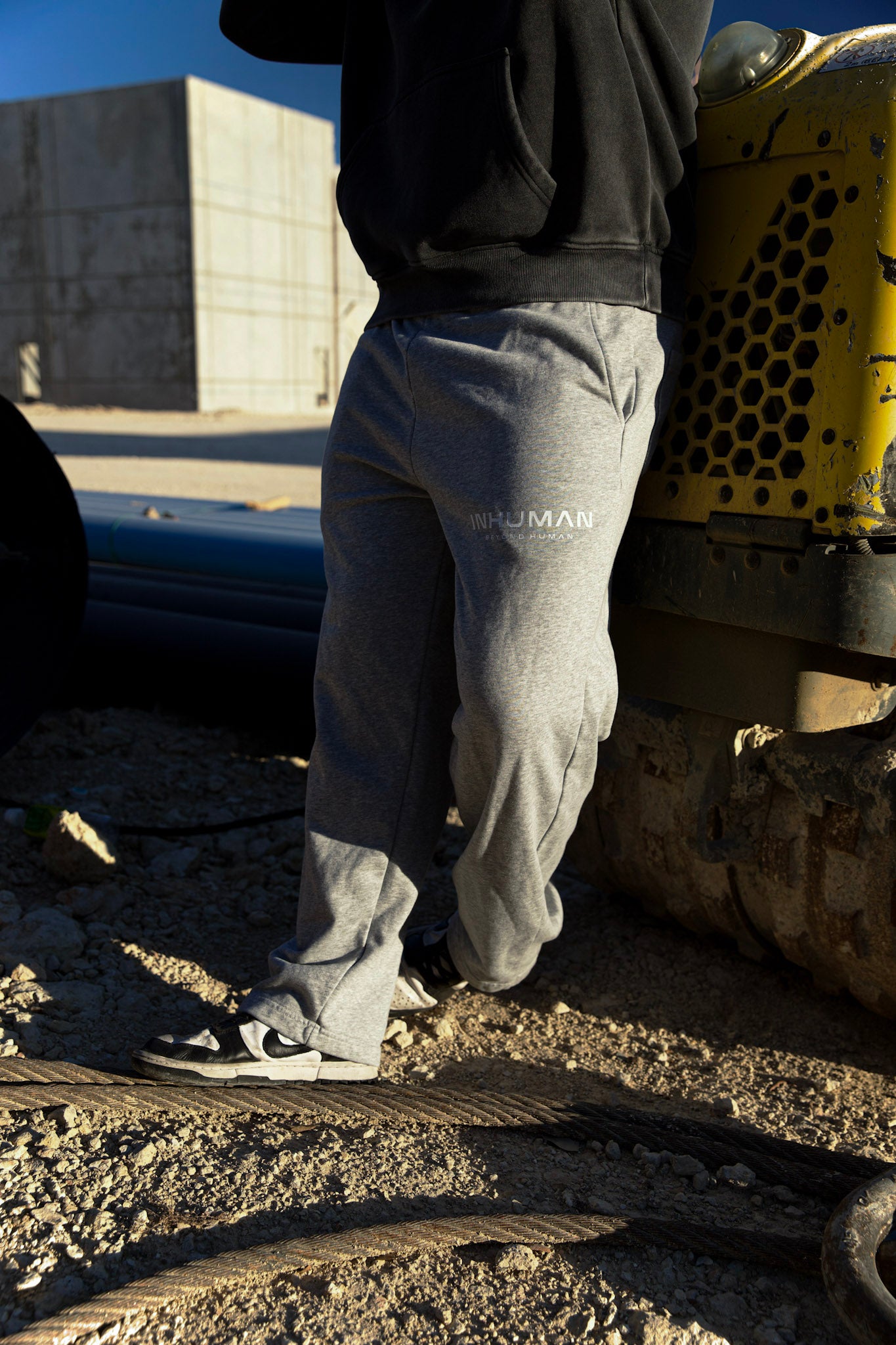 ESSENTIAL INHUMAN SWEATPANT